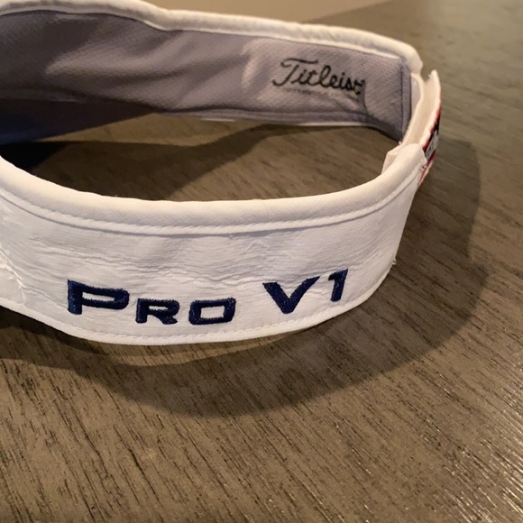 Titleist Golf Visor - Picture 2 of 4